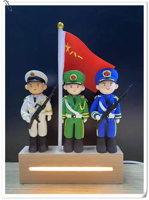 活动通过以现场讲解,观看爱国主义视频的模式,辅之以轻粘土与彩绘相