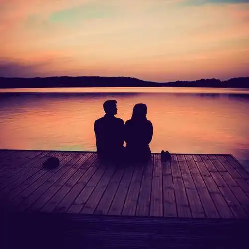 因此,曾经越是相爱的两个人,越是爱得深的两个人,越是爱得刻骨铭心的