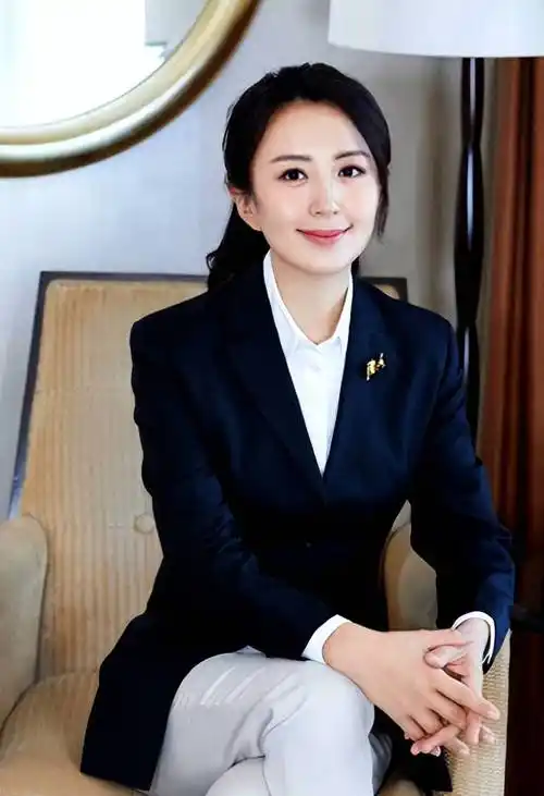 事业巅峰时怀孕生子,孩子生父至今仍是个谜_杨童舒_故事_生活