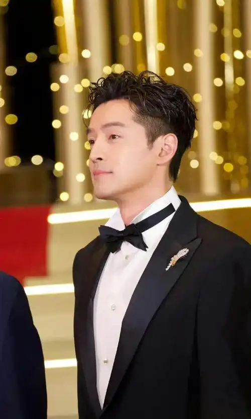 实力演员胡歌品质盛典最新生图出炉啦恭喜获奖