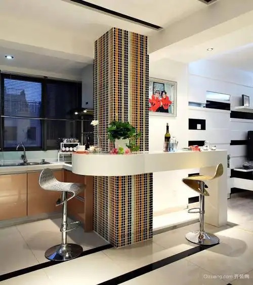 现代风格三室一厅厨房吧台效果图
