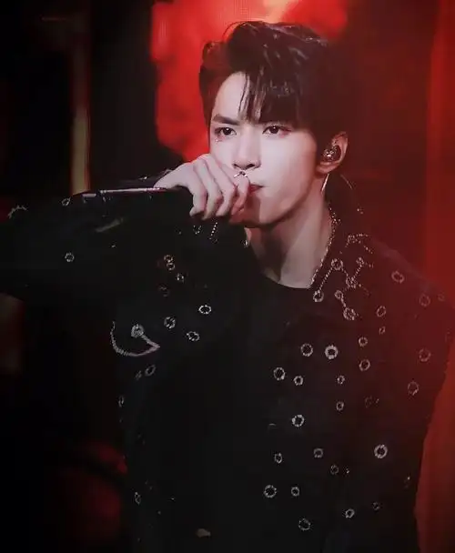 刘耀文巴比伦舞台