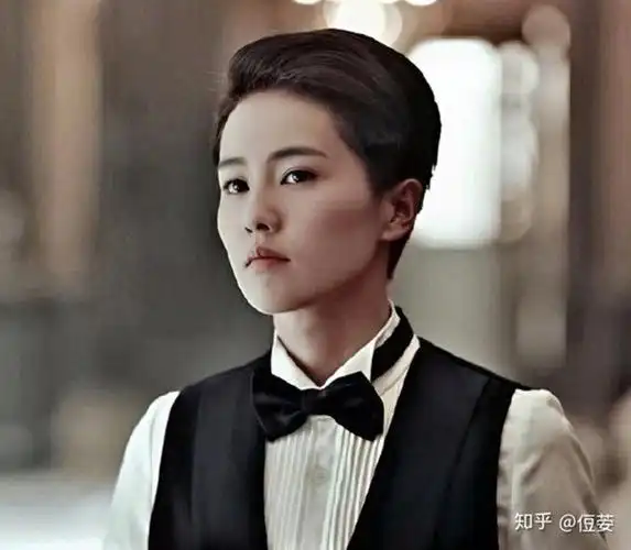 女扮**不是谁都能演!这6位女星告诉你,什么是"帅气逼人"-蘑菇号