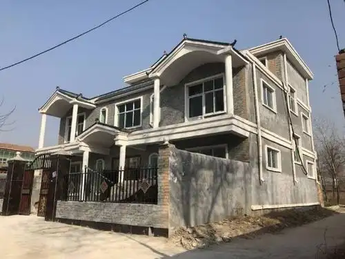 镜头记录北方的农村楼房,宅基地上处处建别墅,25万能盖成两层半