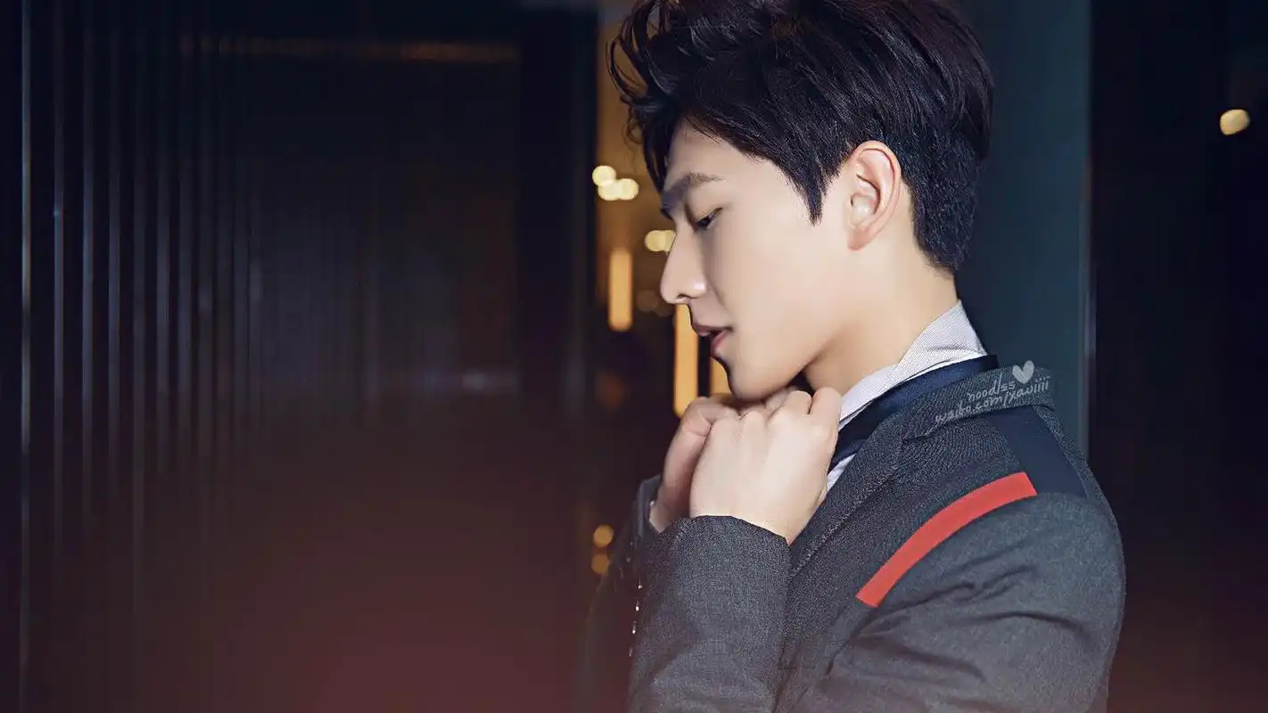 杨洋铮铮铁骨魅力写真高清桌面壁纸