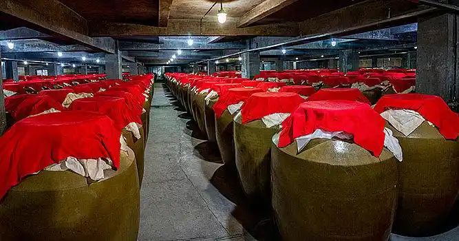 贵州省茅台镇,宋代官窖,酒酒厂藏酒厂房