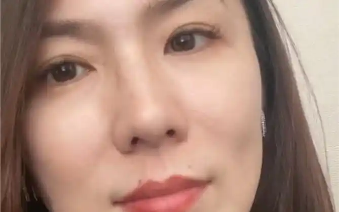 成熟美阿姨近距离怼脸自拍 依旧风韵犹存 魅力四射