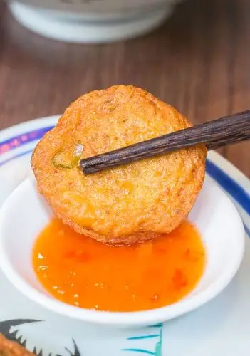 炸鱼饼是必点的小吃,来晚了可就吃不到了.