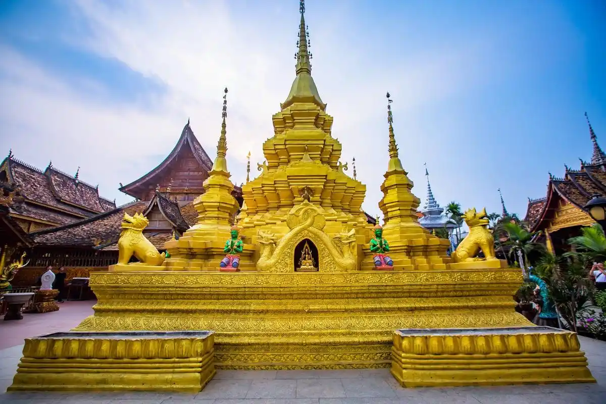 西双版纳傣族园,浓缩了傣族文化的精华,园中每天都有"泼水节"