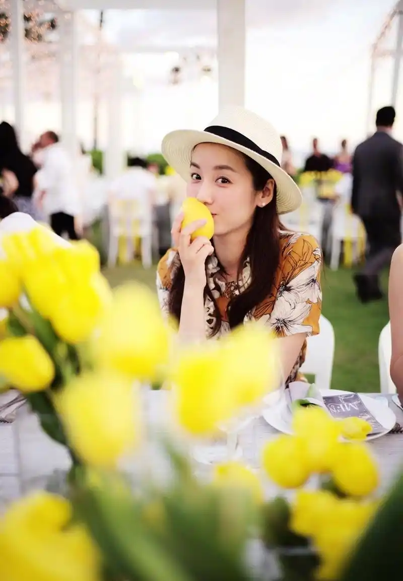 吕一:低调不争不抢的幸福女人!