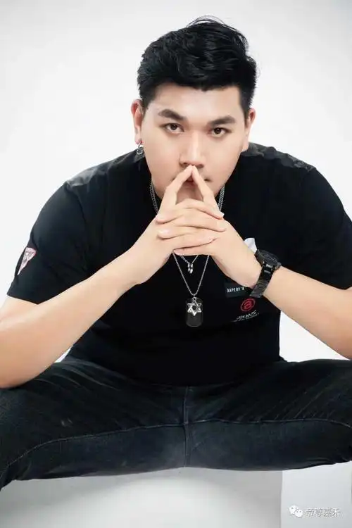 模卡精选 | 仪态万方,气宇非凡张天成(图6)