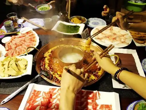 吃火锅的精辟句子朋友圈晒吃火锅的简单句子