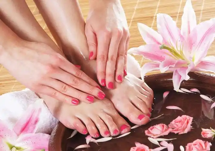 最大养生骗局?医生曝光热水泡脚的真相,求你别再欺骗自己