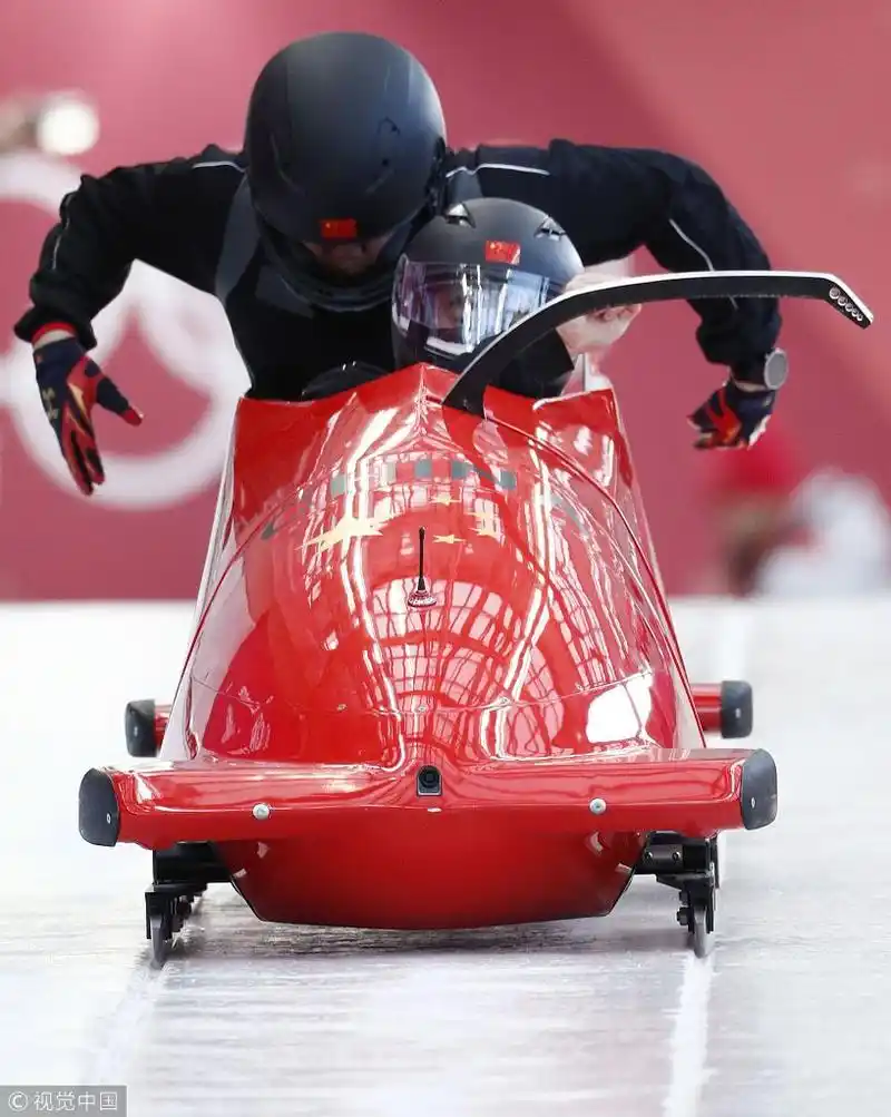 中国有舵雪橇选手训练备战