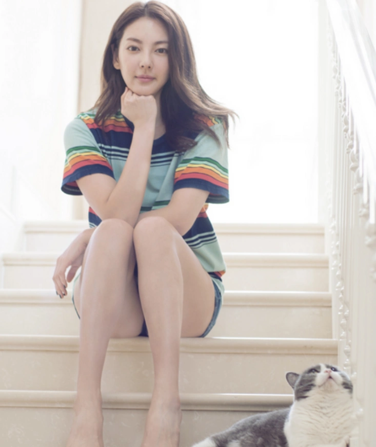 张雨绮近照曝光,鼻子实力抢镜,疑再度变脸,网友:整容后遗症?