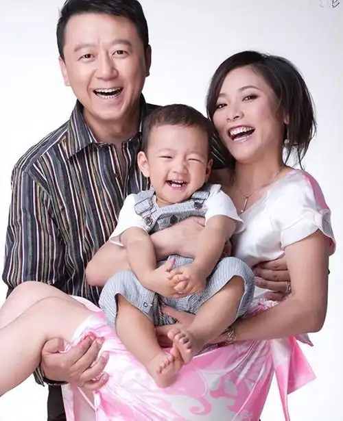 演员郭月老公是谁,演员郭月近照(郭涛妻子富态圆润)