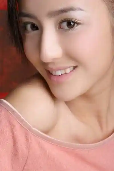 吊带配一头黑长直发佟丽娅出道早期的一组照片青春靓丽