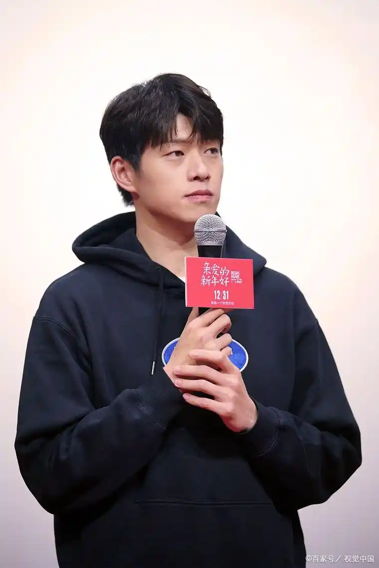 港媒曝魏大勋求婚秦岚被拒,网友猜测或因担忧他与杨幂过往