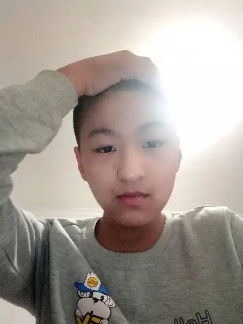 有多丑?此处省略500字,我说的是原来小学生的很漂亮,现在初中