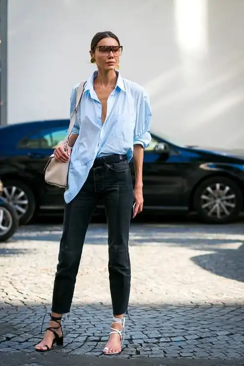 衬衫,总有那么几件是你的常客,而除了贝克汉姆掀起的单边外放式穿法