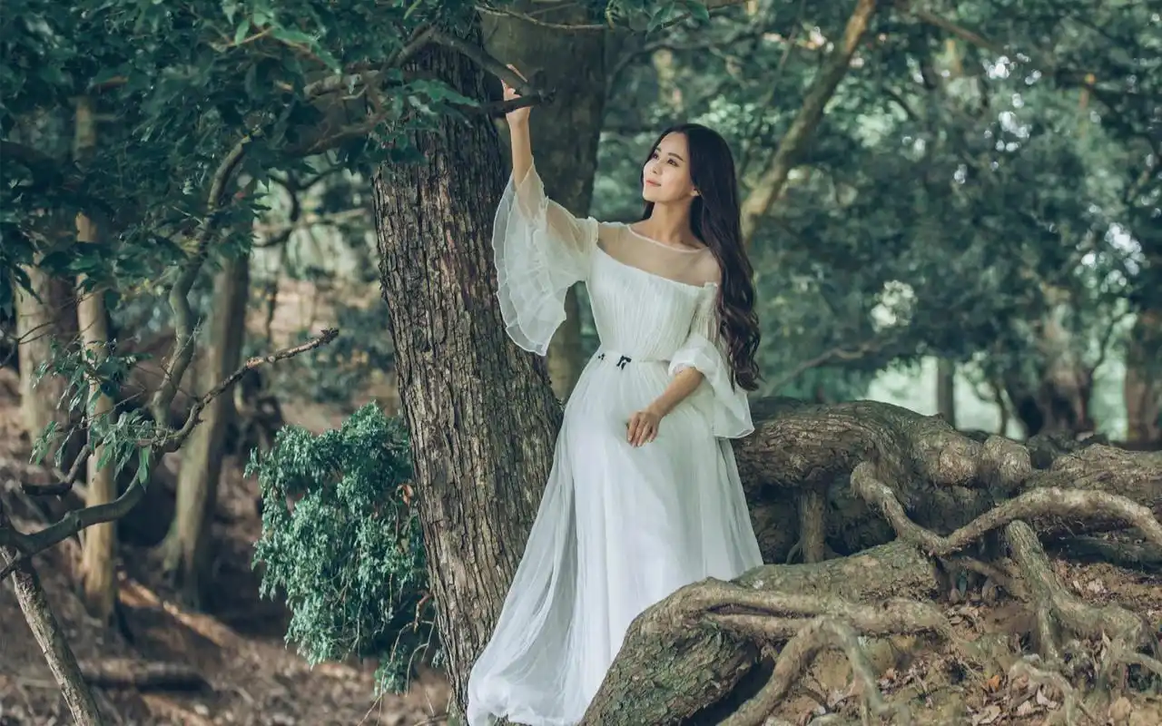 清纯美女户外森系风格写真图片桌面壁纸