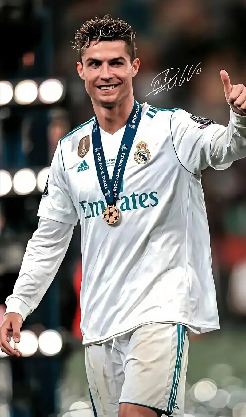 致永远的孤勇者c罗 人们常说偶像的力量是最伟大的,7号已在