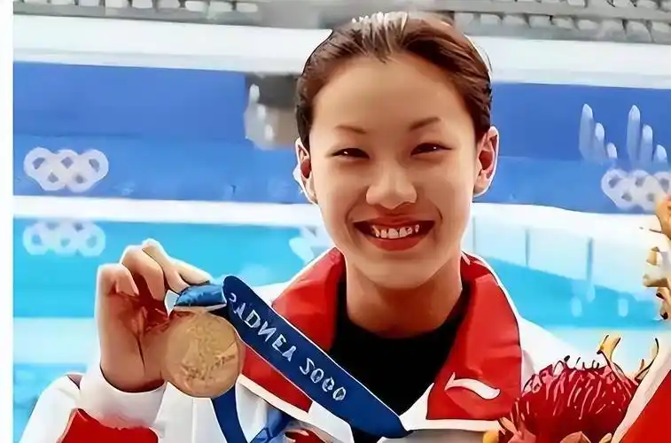 跳水女皇伏明霞被曝净身出户,百亿富商老公回应_梁锦松_婚姻_女儿