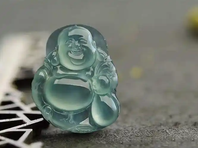 大肚能容笑口常开翡翠弥勒佛欣赏