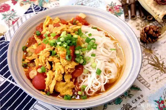 百城百味,河南人最爱吃的捞面条,用西红柿鸡蛋做卤,看着就香