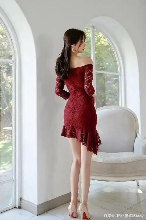 美女孙允珠性感在线!穿红色"抹胸"包臀裙,s型曲线"太迷人!