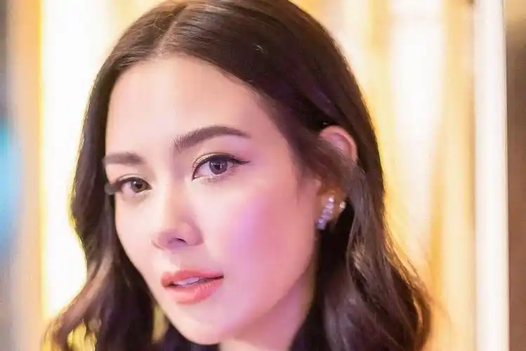 p>萨米·考威尔(sammy),1991年10月8日出生于泰国曼谷,泰英混血,泰国