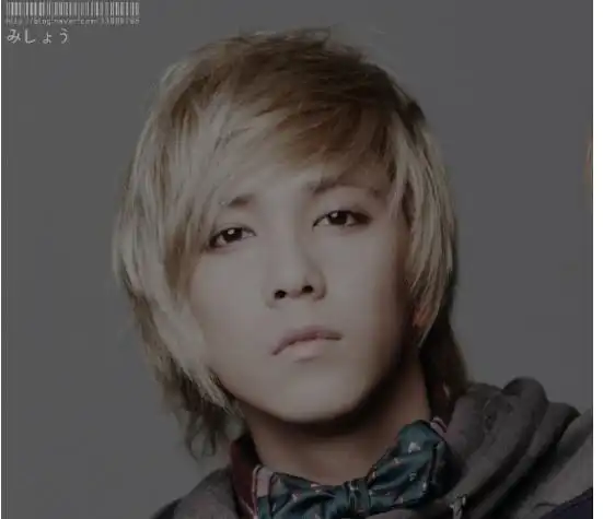 这个韩国男歌手是谁?