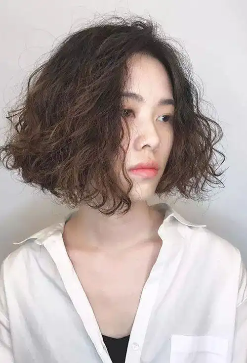 小卷短头发烫发发型图片 各种脸型卷头发造型图片