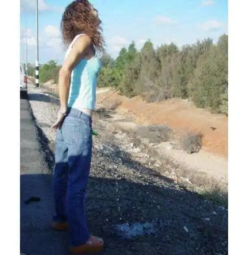 高校为省水让女大学生站立小便?早否了:臣妾做不到啊!