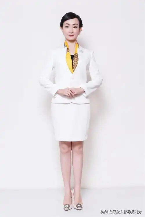 1,优雅高贵的气质是练出来的!修长挺拔的站姿,让你显高又显瘦!