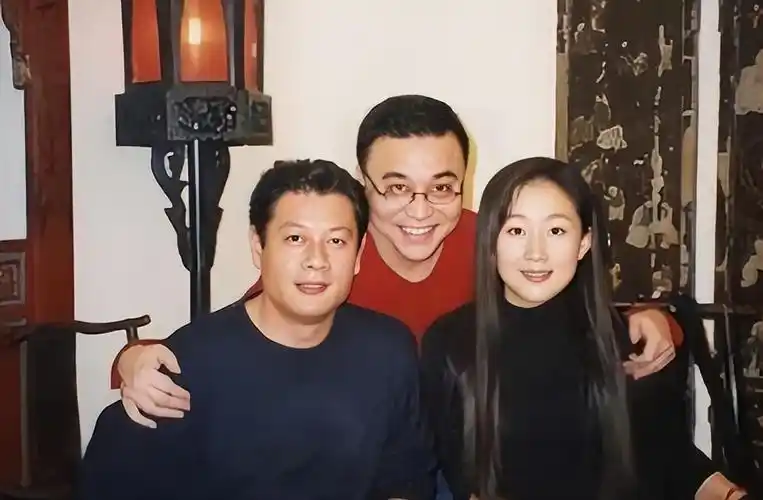 回顾巫刚和前妻结婚15年无儿女离婚后与不婚不育的陈瑾牵扯不清