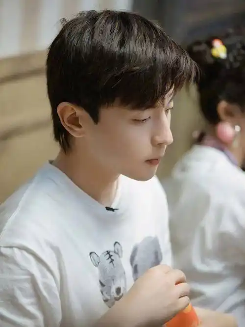 30岁邓伦近照大变样!