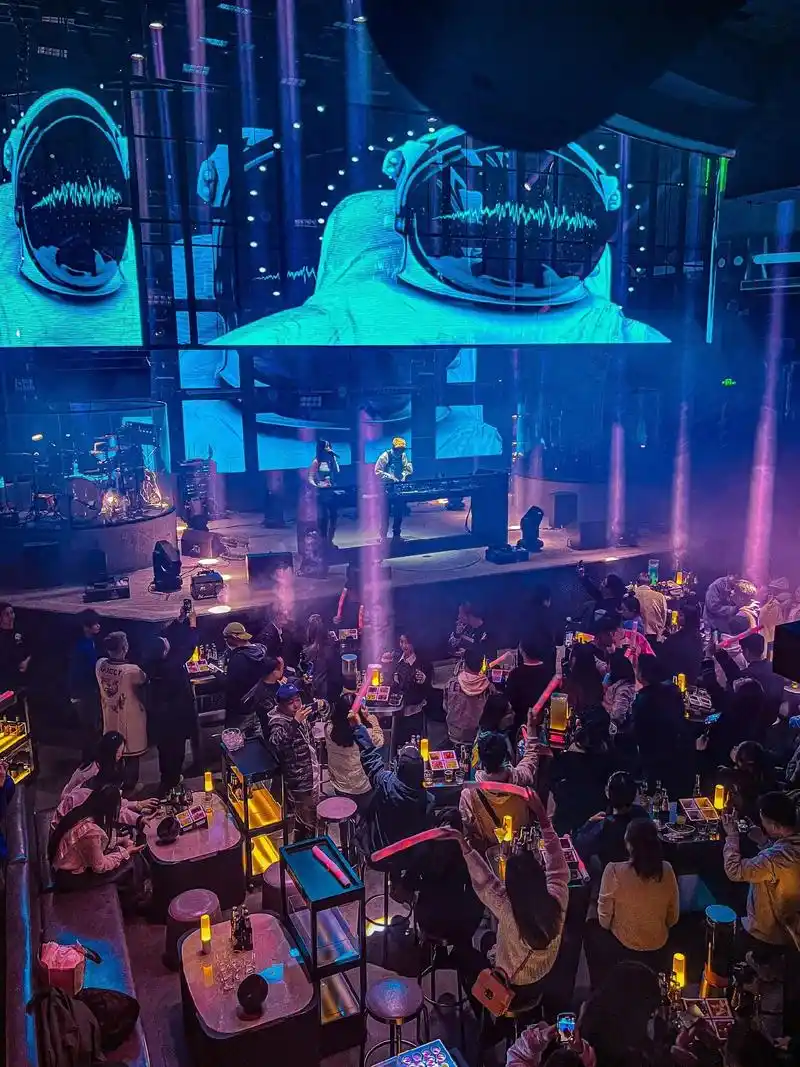 重庆酒吧都这样了仿佛赛博朋克未来世界