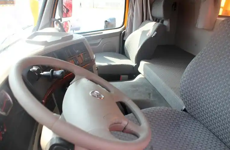 大运n8e重卡 290马力 8x4 自卸车(3313wd3rd)