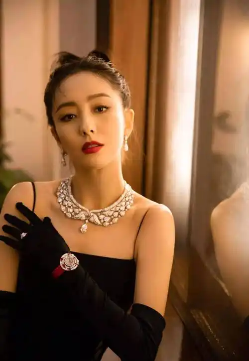 新疆异域时尚女星大比拼,各个貌美如花,谁说成名一定要靠颜值?