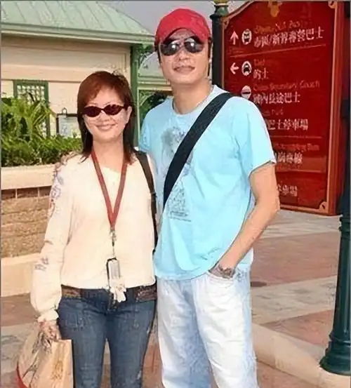 罗嘉良前妻方敏仪,20年陪伴难敌分隔两地,拿4千万财产与子相伴