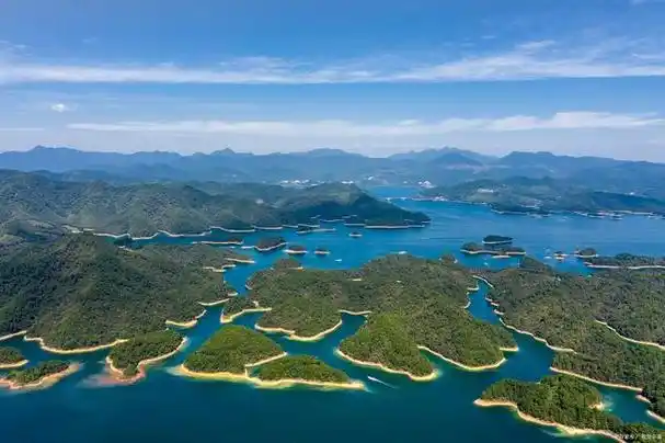 杭州市千岛湖风景名胜区:湖光山色,自然奇观的仙境之旅
