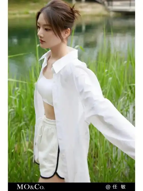 夏季新款 新生代小花任敏穿着mo&co.夏季新款拍摄私服照.
