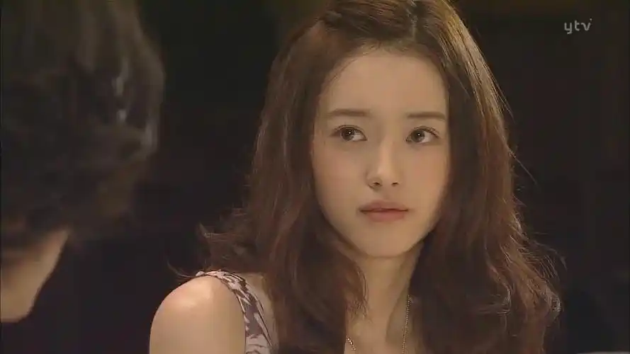 后知后觉发现高雅拉的瞳孔颜色是琥珀色,好美