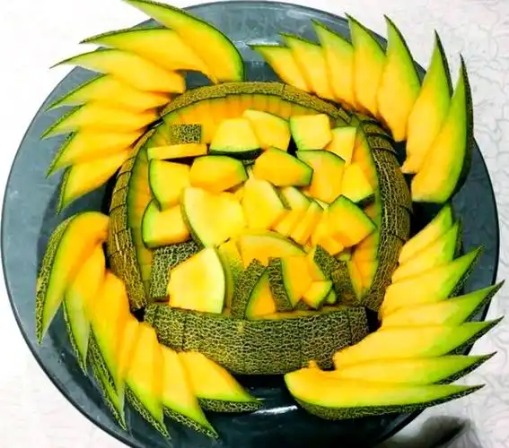 哈密瓜在水果拼盘中的精彩表现与艺术魅力