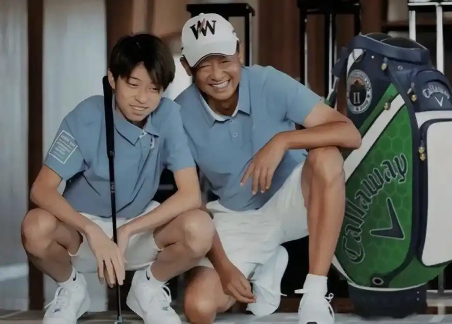 王志文儿子好帅气俩人穿父子装长得太像王志文老了更有魅力了