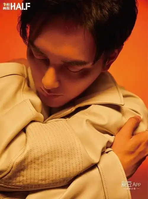 生活中向来以温文尔雅形象示人,作品中,王仁君对于不同角色的把握总会