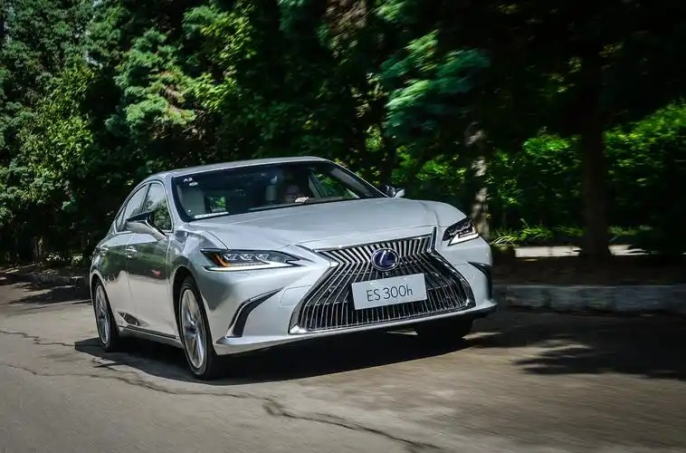 全新雷克萨斯es300h试驾