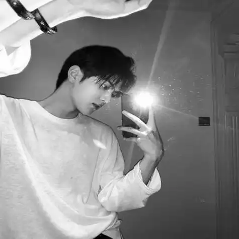 头像ins高级质感朦胧小众男