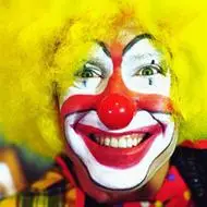 小丑头像流泪着微笑